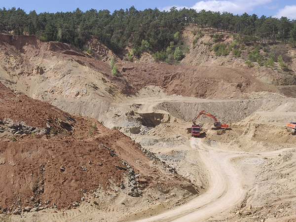 建平璀璨膨潤土