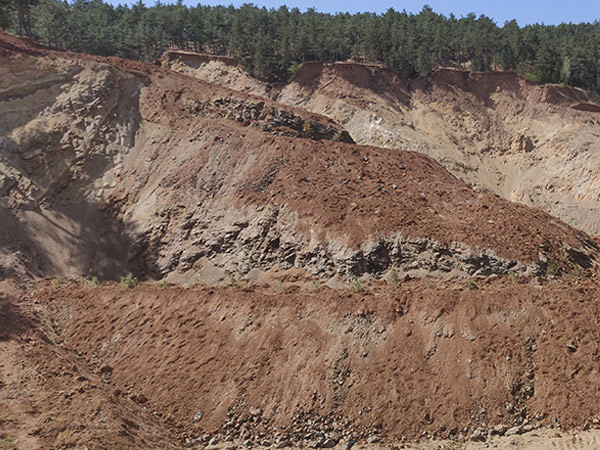建平璀璨膨潤土
